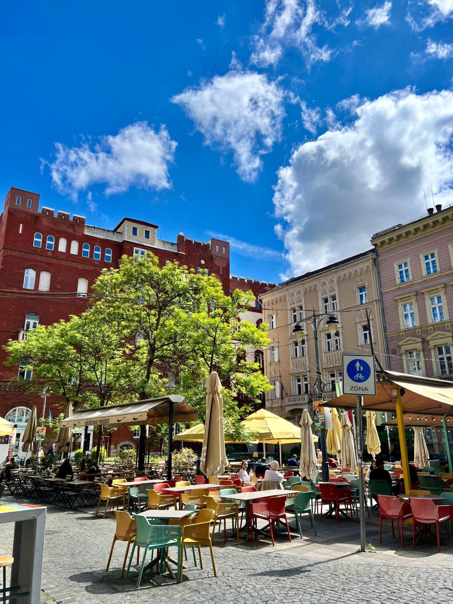 Cedar Inn Budapest - Palace District Exterior photo